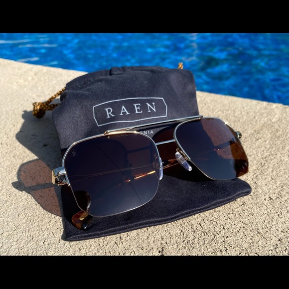 Raen Optics Munroe Gold Jaguar Sunglasses - Picture 2 of 12